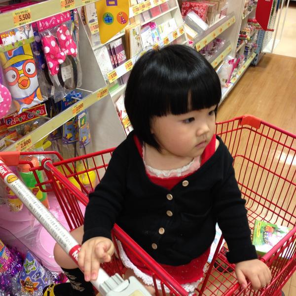 Photo taken at 롯데마트 (Lotte Mart) by Hyung Gun K. on 5/4/2013-济州岛乐天超市 Photo taken at 롯데마트 (Lotte Mart) by Hyung Gun K. on 5/4/2013