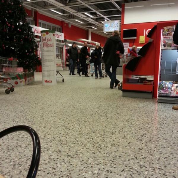 Photo taken at ICA Maxi by Ola on 12/16/2012-瑞典东约特兰省林雪平斯维顿路16号 Photo taken at ICA Maxi by Ola on 12/16/2012