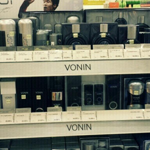 Photo taken at OLIVE YOUNG by Conrad E. on 9/14/2012-首尔特别市中区明洞85号OliveYoung美妆店 Photo taken at OLIVE YOUNG by Conrad E. on 9/14/2012