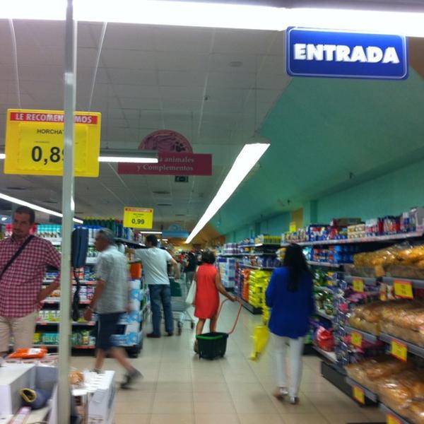 Photo taken at Mercadona by Bela d. on 8/29/2011