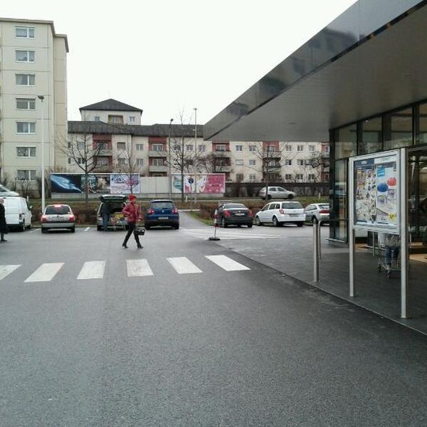 Photo taken at Hofer by Nikolaus W. on 12/15/2011