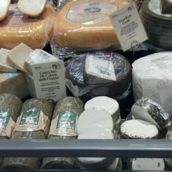 Photo taken at Whole Foods Market by Evelyn P. on 8/10/2012-肯塔基州列克星敦列克星敦绿色巡回背景161(在尼古拉斯维尔路) Photo taken at Whole Foods Market by Evelyn P. on 8/10/2012