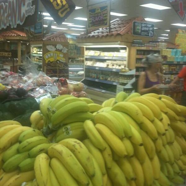 Photo taken at Trader Joe's by Kyle S. on 9/24/2011-亚利桑那州凤凰城钱德勒大道4025 Photo taken at Trader Joe's by Kyle S. on 9/24/2011