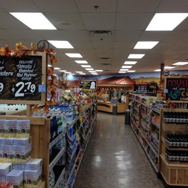 Photo taken at Trader Joe's by Foxtrot N. on 10/14/2012-亚利桑那州凤凰城钱德勒大道4025 Photo taken at Trader Joe's by Foxtrot N. on 10/14/2012