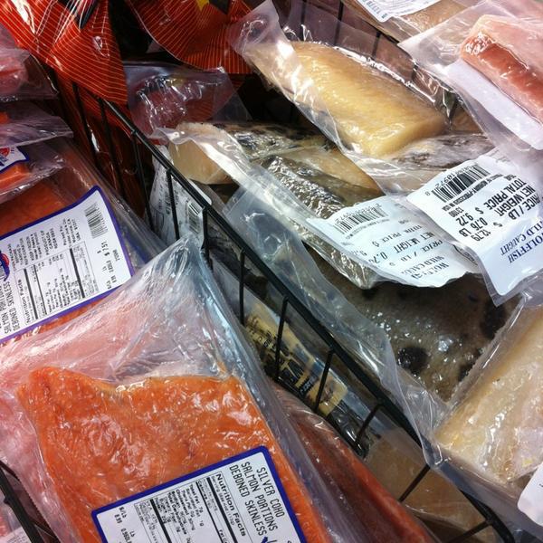 Photo taken at Trader Joe's by Jenn A. on 7/6/2013-亚利桑那州凤凰城钱德勒大道4025 Photo taken at Trader Joe's by Jenn A. on 7/6/2013