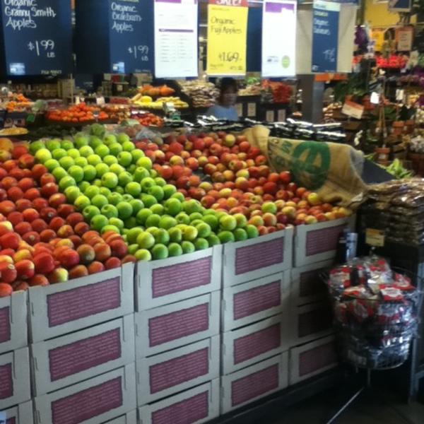 Photo taken at Whole Foods Market by Jeff K. on 1/6/2011-佛罗里达州杰克逊维尔圣何塞大道10601 Photo taken at Whole Foods Market by Jeff K. on 1/6/2011