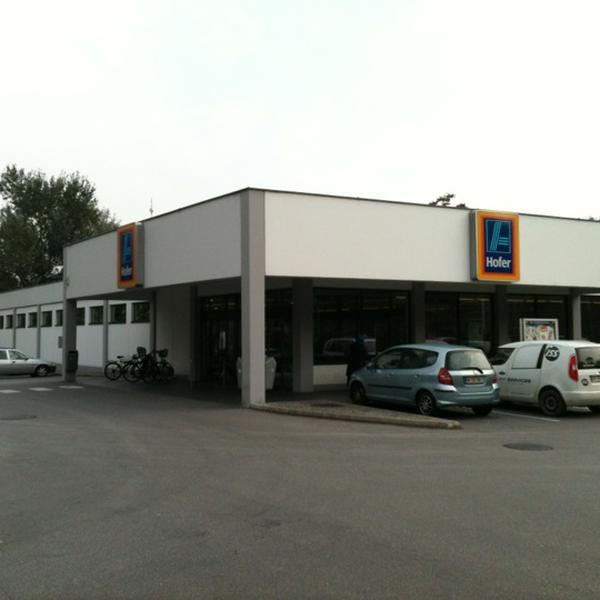 Photo taken at Hofer by Yeonsu H. on 9/4/2012