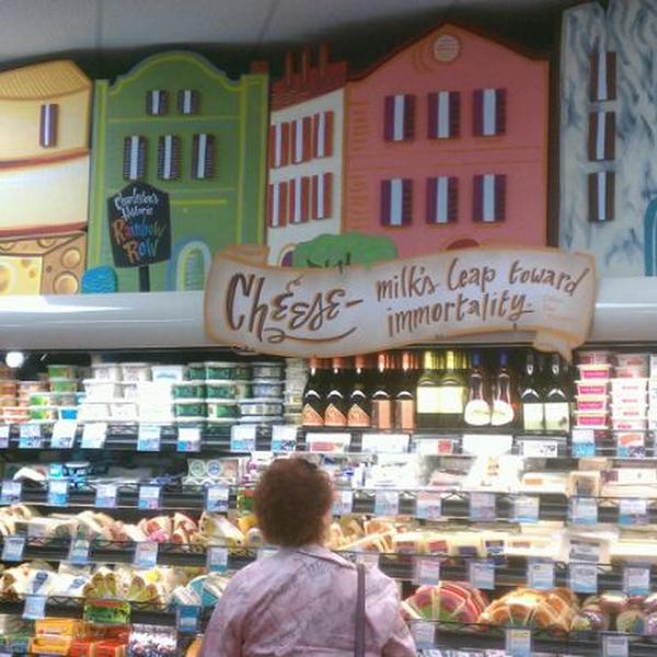 Photo taken at Trader Joe's by Jeni B. on 3/23/2012-南卡莱罗纳州查尔斯顿市芒特普莱森特约翰尼多兹大道401号 Photo taken at Trader Joe's by Jeni B. on 3/23/2012