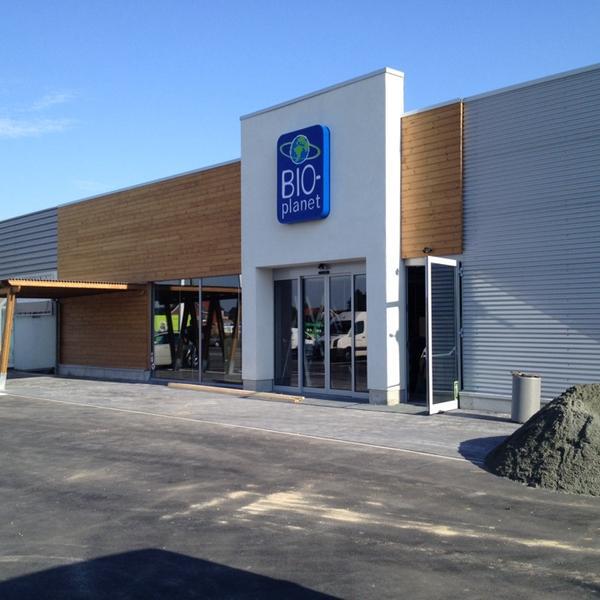 Photo taken at Bio-Planet by David C. on 7/4/2014