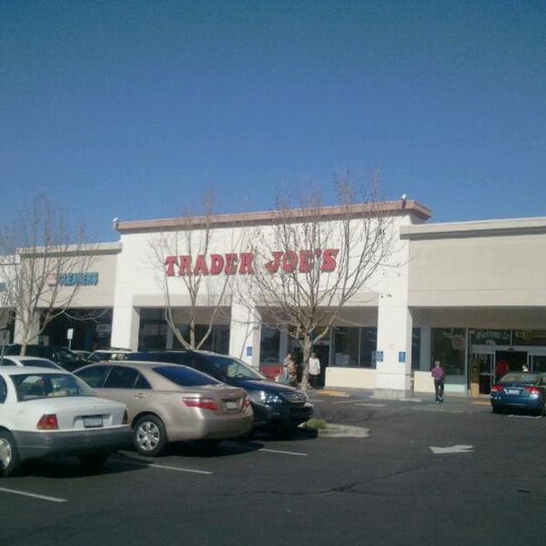 Trader Joe's乔氏连锁旧金山店 加尼福尼亚埃尔塞里托埃尔塞里托街225（卡尔森大道）