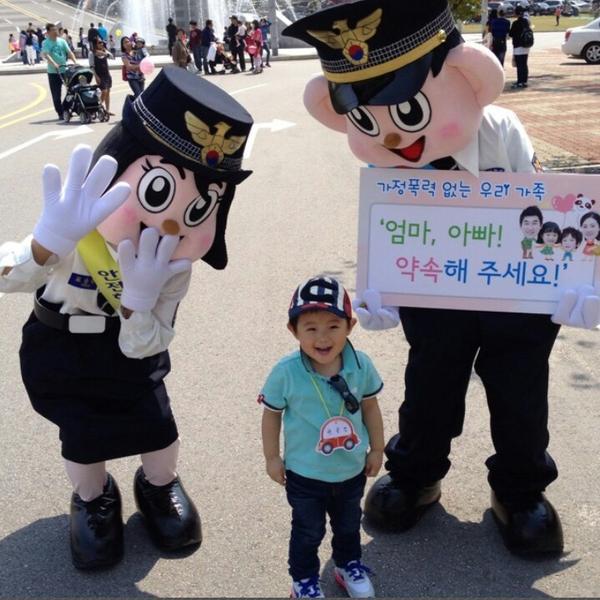 Photo taken at 이마트 (E-Mart) by 의영 권. on 5/12/2013-庆尚南道晋州仁寺洞12号易买得超市 Photo taken at 이마트 (E-Mart) by 의영 권. on 5/12/2013