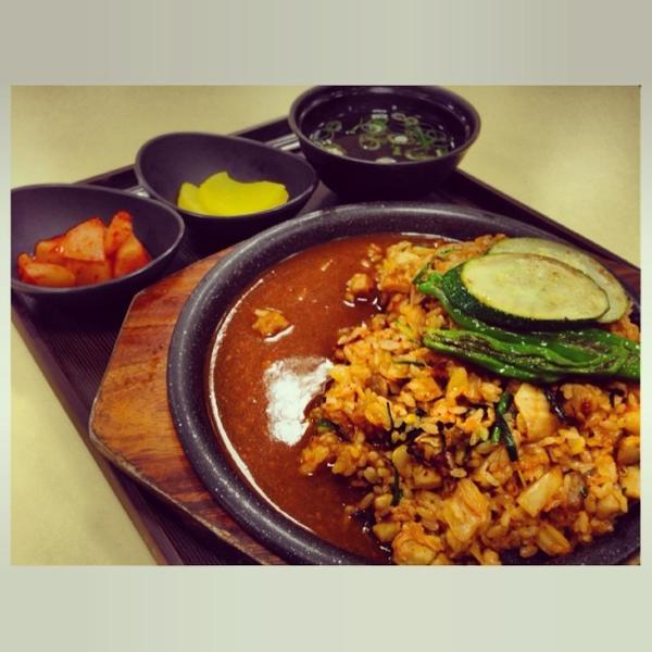 Photo taken at 이마트 (E-Mart) by Tete V. on 11/20/2013-庆尚南道晋州仁寺洞12号易买得超市 Photo taken at 이마트 (E-Mart) by Tete V. on 11/20/2013