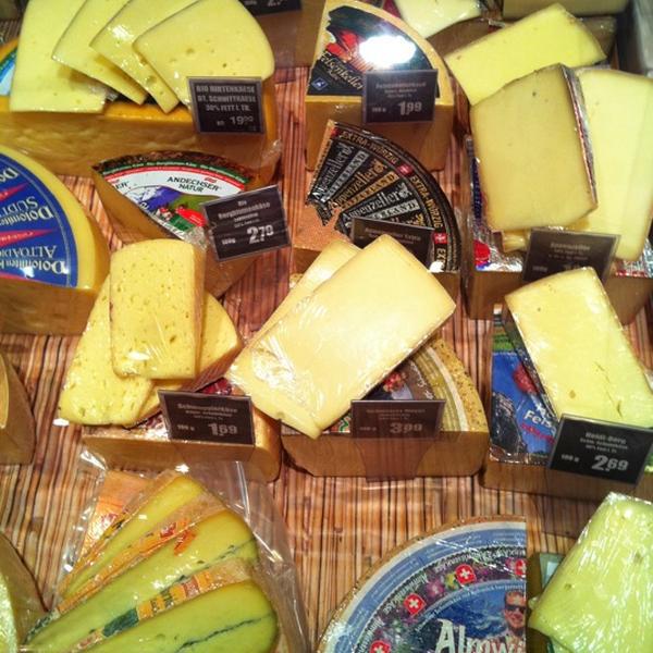 Photo taken at EDEKA Melic by ACHTUNG FUSSBALL™ on 7/18/2011-德国巴伐利亚慕尼黑新乌尔姆 Photo taken at EDEKA Melic by ACHTUNG FUSSBALL™ on 7/18/2011