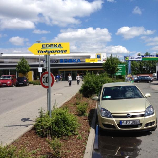 Photo taken at EDEKA Melic by Levent T. on 6/5/2012-德国巴伐利亚慕尼黑新乌尔姆 Photo taken at EDEKA Melic by Levent T. on 6/5/2012