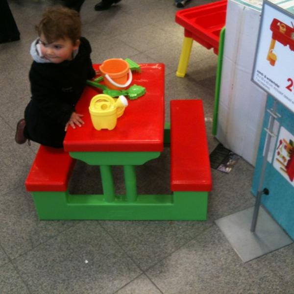 Photo taken at HEMA by Bernie W. on 4/22/2012-荷兰北荷兰省哈勒姆十字街51号 Photo taken at HEMA by Bernie W. on 4/22/2012