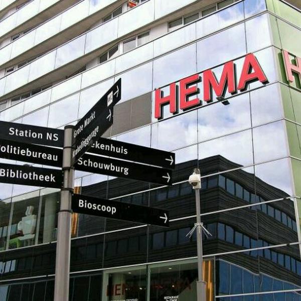 Photo taken at HEMA by Yusri Echman on 3/20/2012-荷兰北荷兰省哈勒姆十字街51号 Photo taken at HEMA by Yusri Echman on 3/20/2012