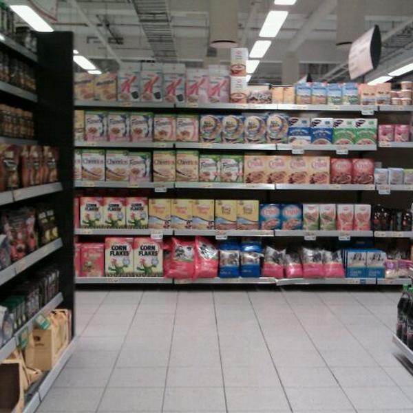 Photo taken at Meny Straensenteret by Pål H. A. on 12/28/2010