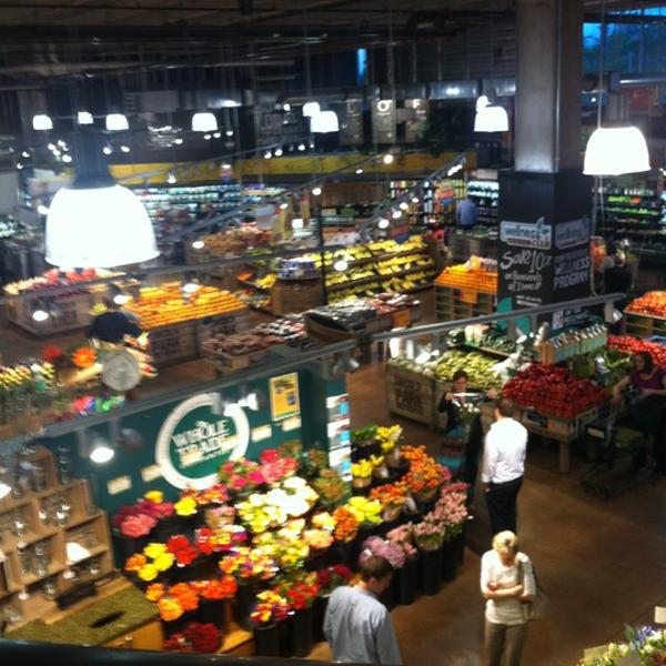 Photo taken at Whole Foods Market by Independent Belle on 5/3/2012-美国芝加哥金斯伯里街1550 Photo taken at Whole Foods Market by Independent Belle on 5/3/2012