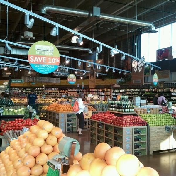 Photo taken at Whole Foods Market by Sam Y. on 5/19/2012-美国芝加哥金斯伯里街1550 Photo taken at Whole Foods Market by Sam Y. on 5/19/2012