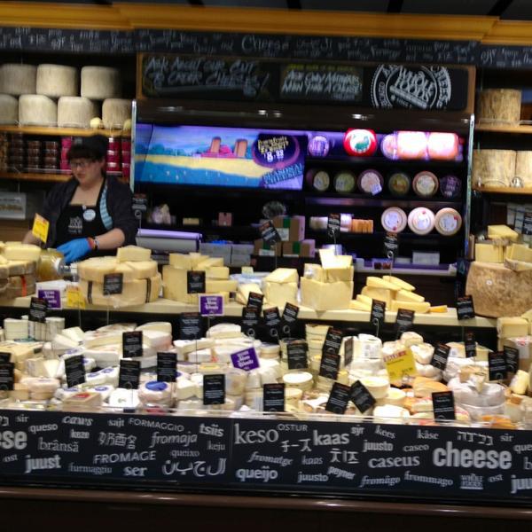 Photo taken at Whole Foods Market by Analiza -美国芝加哥金斯伯里街1550 Photo taken at Whole Foods Market by Analiza