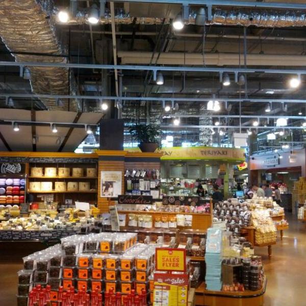 Photo taken at Whole Foods Market by Theron P. on 5/20/2012-美国芝加哥金斯伯里街1550 Photo taken at Whole Foods Market by Theron P. on 5/20/2012