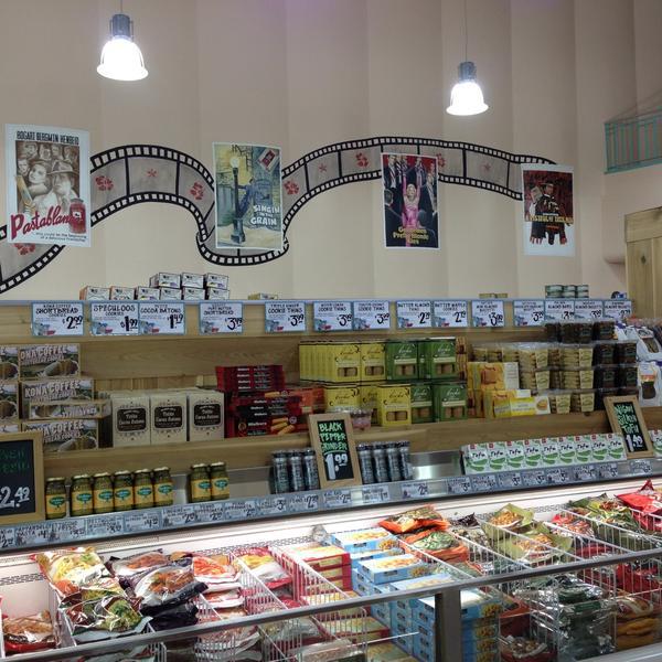 Photo taken at Trader Joe's by Lindsay on 4/27/2013-德克萨斯州休斯敦市牧师路2922号 Photo taken at Trader Joe's by Lindsay on 4/27/2013