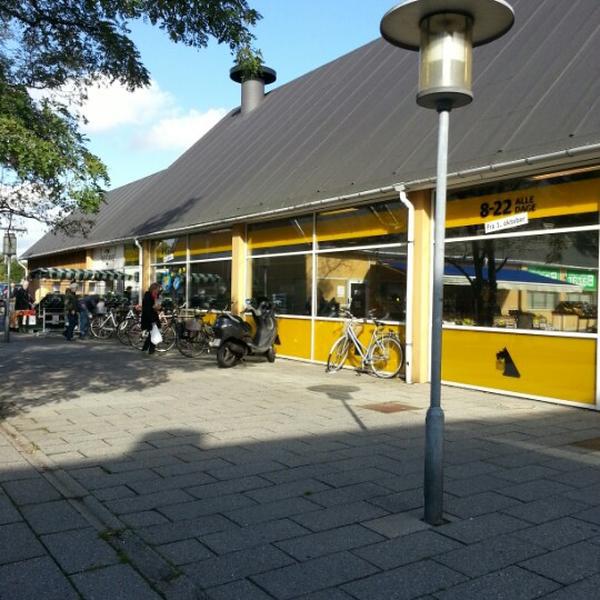 Photo taken at Netto by Soffie R. on 9/28/2012