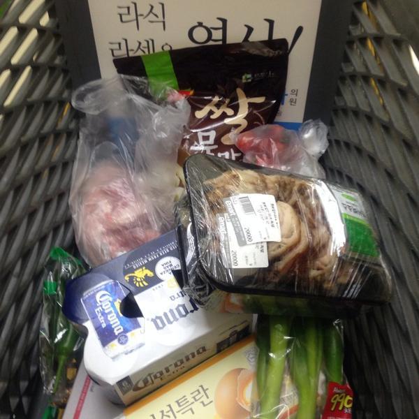Photo taken at 이마트 (e-mart) by 준호 이. on 5/14/2014-釜山广域市海云台511易买得超市 Photo taken at 이마트 (e-mart) by 준호 이. on 5/14/2014