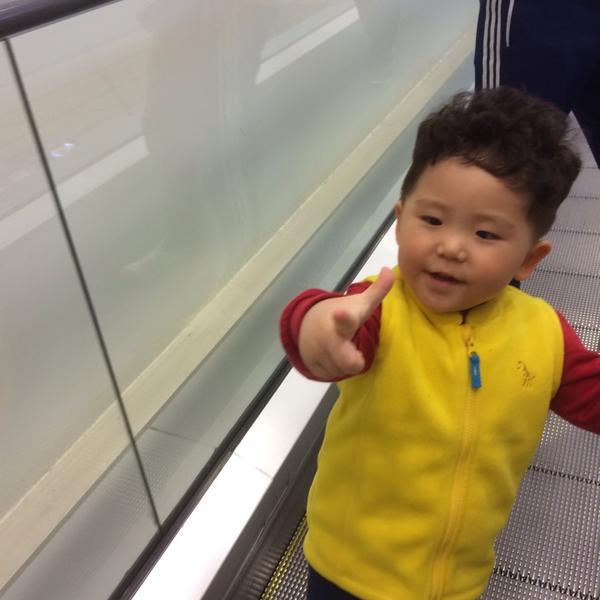 Photo taken at 이마트 / E-Mart by Kenneth L. on 3/1/2014-京畿道坡州市想党区10号易买得超市 Photo taken at 이마트 / E-Mart by Kenneth L. on 3/1/2014