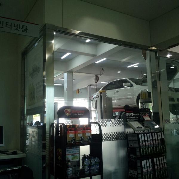 Photo taken at 이마트 / E-Mart by Heungsik K. on 10/18/2013-京畿道坡州市想党区10号易买得超市 Photo taken at 이마트 / E-Mart by Heungsik K. on 10/18/2013