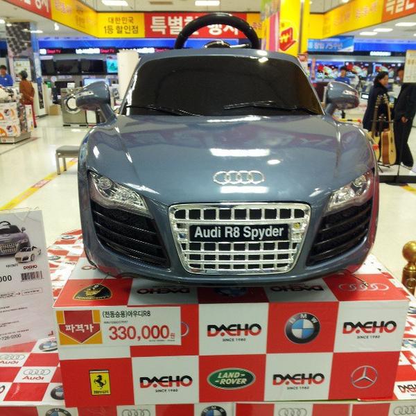 Photo taken at 이마트 / E-Mart by Heungsik K. on 3/24/2013-京畿道坡州市想党区10号易买得超市 Photo taken at 이마트 / E-Mart by Heungsik K. on 3/24/2013