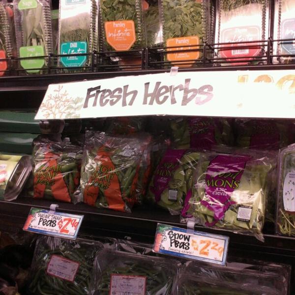 Photo taken at Trader Joe's by Dianne -美国伊利诺斯州丹尼森市奥格登大道122 Photo taken at Trader Joe's by Dianne