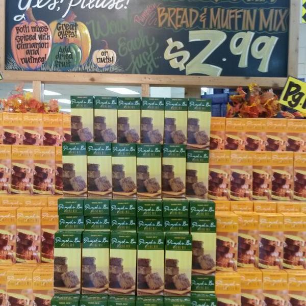 Photo taken at Trader Joe's by Dianne -美国伊利诺斯州丹尼森市奥格登大道122 Photo taken at Trader Joe's by Dianne