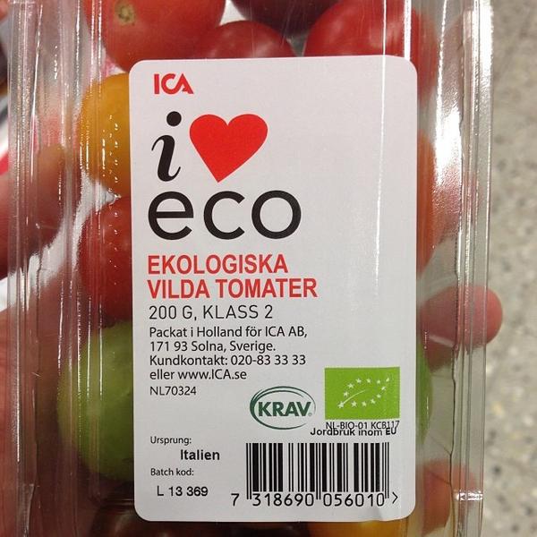 Photo taken at ICA Maxi by Christopher F. on 1/5/2014