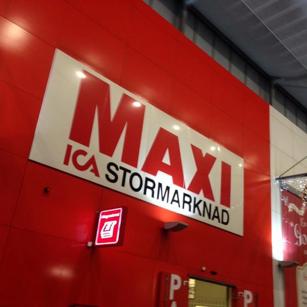 Photo taken at ICA Maxi by André B. on 12/12/2013