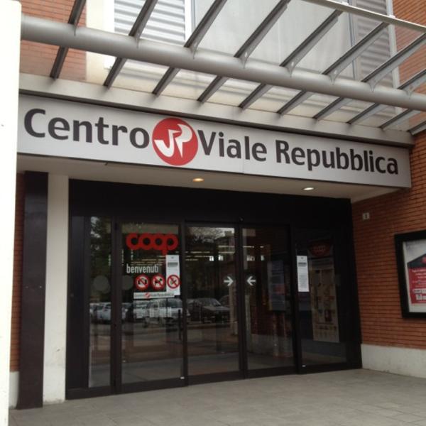 Photo taken at Coop by Valentina D. on 4/20/2012-意大利艾米利亚-罗马涅博洛尼亚共和大道 Photo taken at Coop by Valentina D. on 4/20/2012