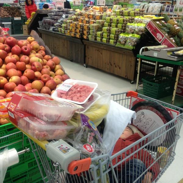 Photo taken at 이마트 (E-Mart) by Kyungbae Y. on 1/7/2013