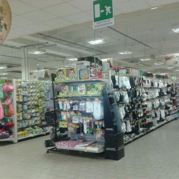 Photo taken at Coop Cisanello, Pisa by Miss Jane on 9/26/2011-意大利托斯卡纳比萨斯散奈尔1-3区马纳拉瓦尔吉米利路 Photo taken at Coop Cisanello, Pisa by Miss Jane on 9/26/2011