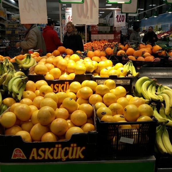 Photo taken at Iper Tosano by Syed Ahsan A. on 2/1/2015-意大利威尼托蒙太奇里雅斯特大街51 Photo taken at Iper Tosano by Syed Ahsan A. on 2/1/2015