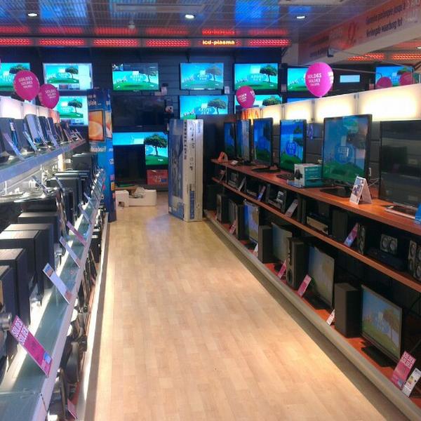 Photo taken at Proxy Delhaize by Olga Z. on 7/23/2013