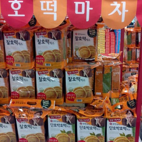 Photo taken at 이마트 (emart) by 김라면 on 12/6/2011-全罗北道全州市完山区中央洞96-1易买得超市 Photo taken at 이마트 (emart) by 김라면 on 12/6/2011