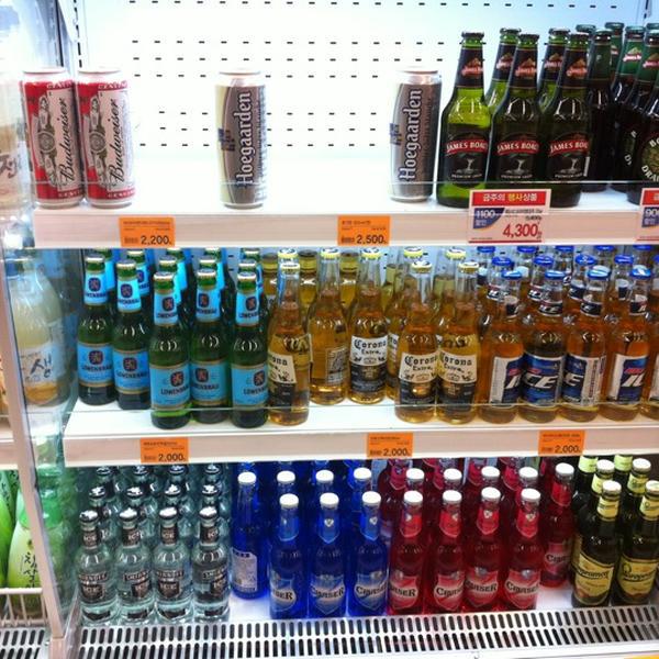Photo taken at 이마트 (emart) by Betthetop *. on 10/19/2011-全罗北道全州市完山区中央洞96-1易买得超市 Photo taken at 이마트 (emart) by Betthetop *. on 10/19/2011