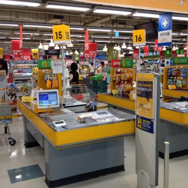 Photo taken at 이마트 (emart) by Jinwoo J. on 8/1/2012-全罗北道全州市完山区中央洞96-1易买得超市 Photo taken at 이마트 (emart) by Jinwoo J. on 8/1/2012