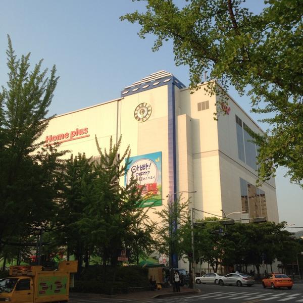 Photo taken at 홈플러스 (Home plus) by Yoonseok H. on 5/15/2013