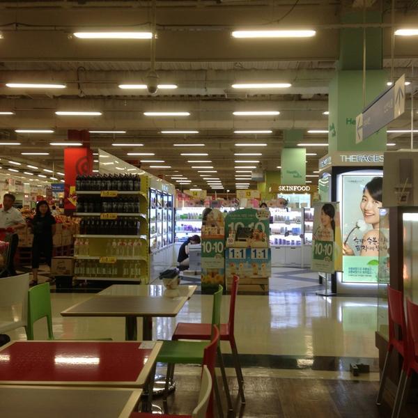 Photo taken at 홈플러스 (Home plus) by Sang Heun L. on 6/11/2013