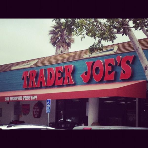 Trader Joe's乔氏连锁文图拉店 加尼福尼亚文图拉维多利亚大道1795（罗尔斯顿和月亮街间）