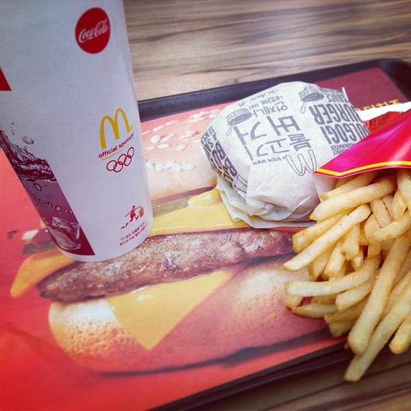 Photo taken at 이마트 (emart) by moon s. on 1/11/2013-庆尚南道昌原市昌原站易买得超市 Photo taken at 이마트 (emart) by moon s. on 1/11/2013