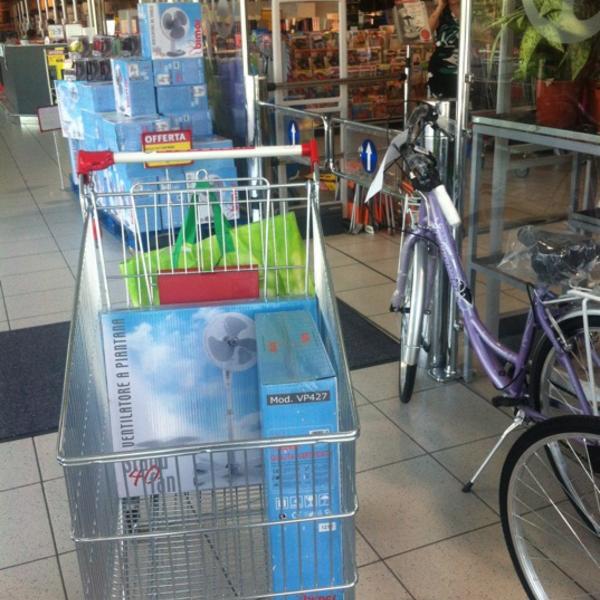 Photo taken at Interspar by Ⓢⓣⓔⓕⓐⓝⓘⓐ☠ Ⓐ. on 7/1/2012-意大利威尼托圣马蒂诺布翁阿尔贝戈瓜伊纳路 Photo taken at Interspar by Ⓢⓣⓔⓕⓐⓝⓘⓐ☠ Ⓐ. on 7/1/2012