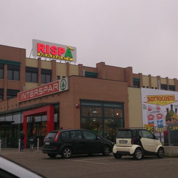 Photo taken at Interspar by matteo a. on 3/17/2013-意大利威尼托圣马蒂诺布翁阿尔贝戈瓜伊纳路 Photo taken at Interspar by matteo a. on 3/17/2013