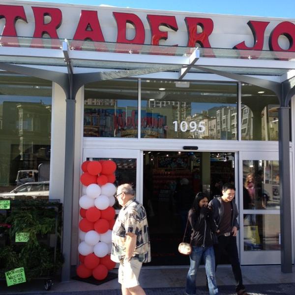 Photo taken at Trader Joe's by william w. on 12/2/2012-加尼福尼亚旧金山海德街1095(在加州街) Photo taken at Trader Joe's by william w. on 12/2/2012